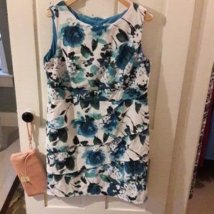 Floral print sleeveless shift dress